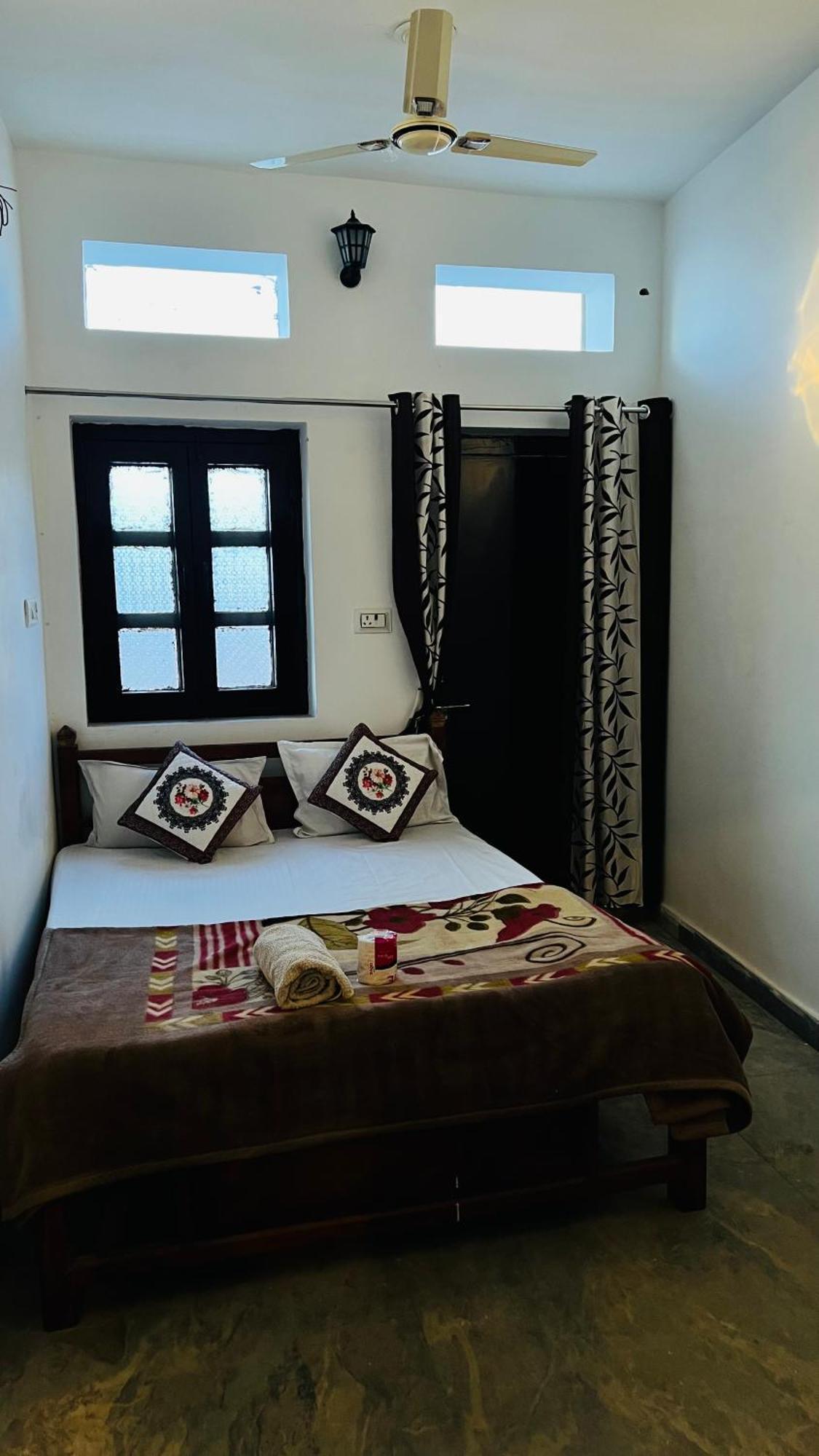 Suri Guest House بوشكار المظهر الخارجي الصورة