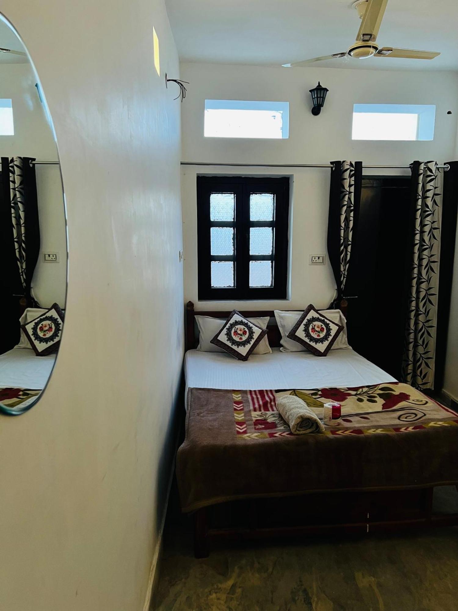 Suri Guest House بوشكار المظهر الخارجي الصورة